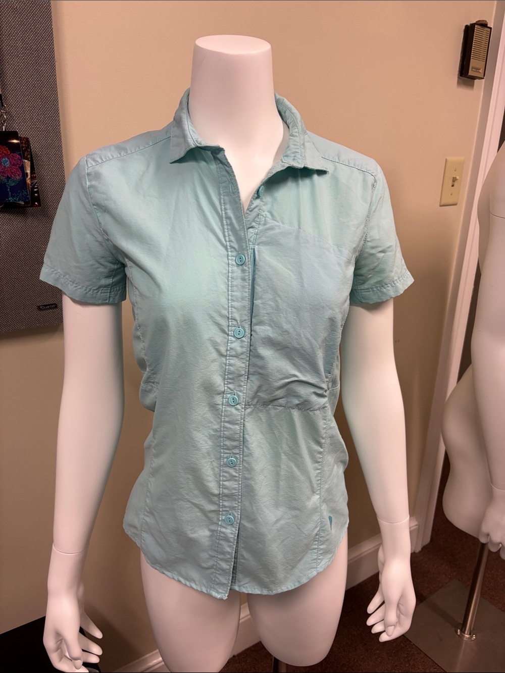 Mountain Hardwear Women's Light Aqua Short-Sleeve Button-Down Shirt